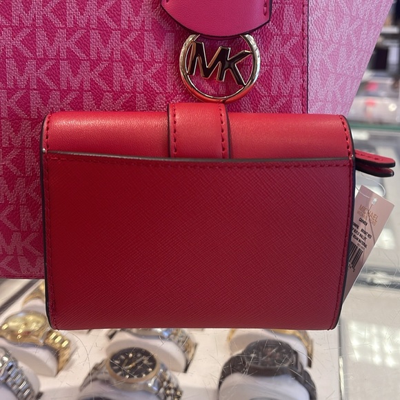 MICHAEL KORS
Carmen Medium Faux Leather Wallet
Bright Red
NWT - Picture 6 of 16